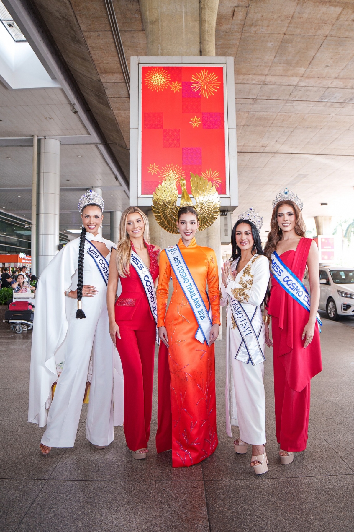 Foreign beauty queens gather in Vietnam for Miss Cosmo 2025